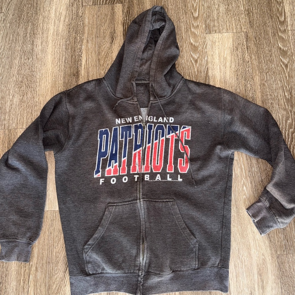 New England Patriots Men’s Hoodie - Gray